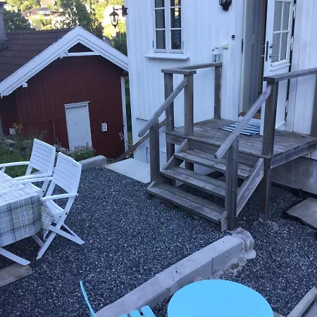 Nyrestaurert Leilighet Naer Byen Og Badeplass