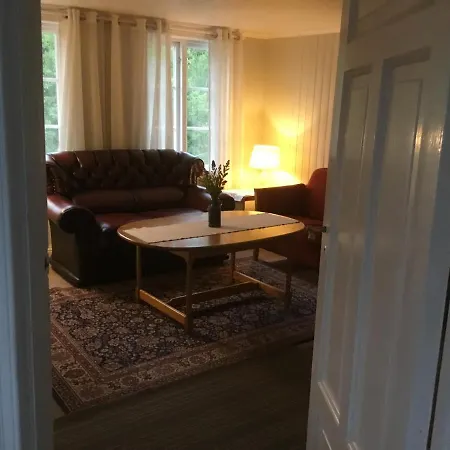 Apartman Nyrestaurert Leilighet Naer Byen Og Badeplass *