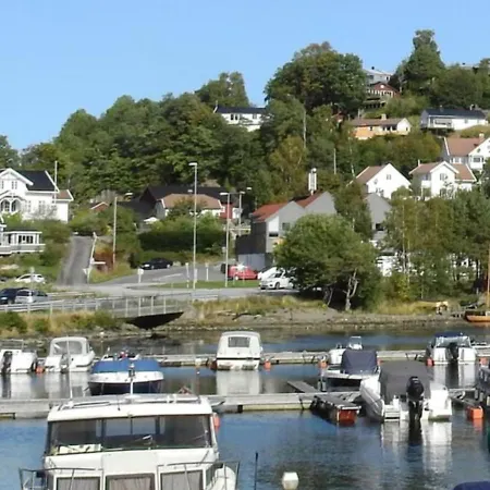 Nyrestaurert Leilighet Naer Byen Og Badeplass *